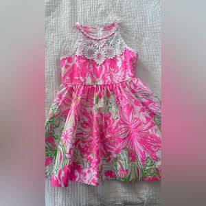Lily Pulitzer size 5 no tags, good condition.